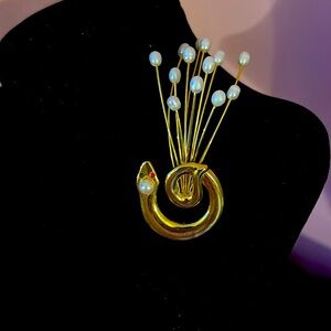 Snake brooch gold tone with pearl accents stone face smoke free environment